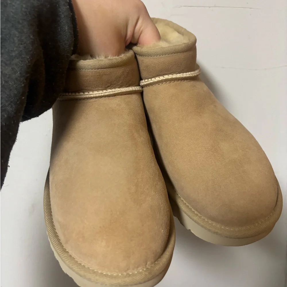 UGG Tan Ankle Boots NWOT - MAKE OFFERS!! - Picture 2 of 3